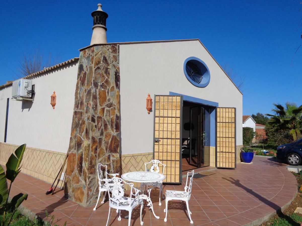 Casa Los Jinetes Кармона Екстериор снимка