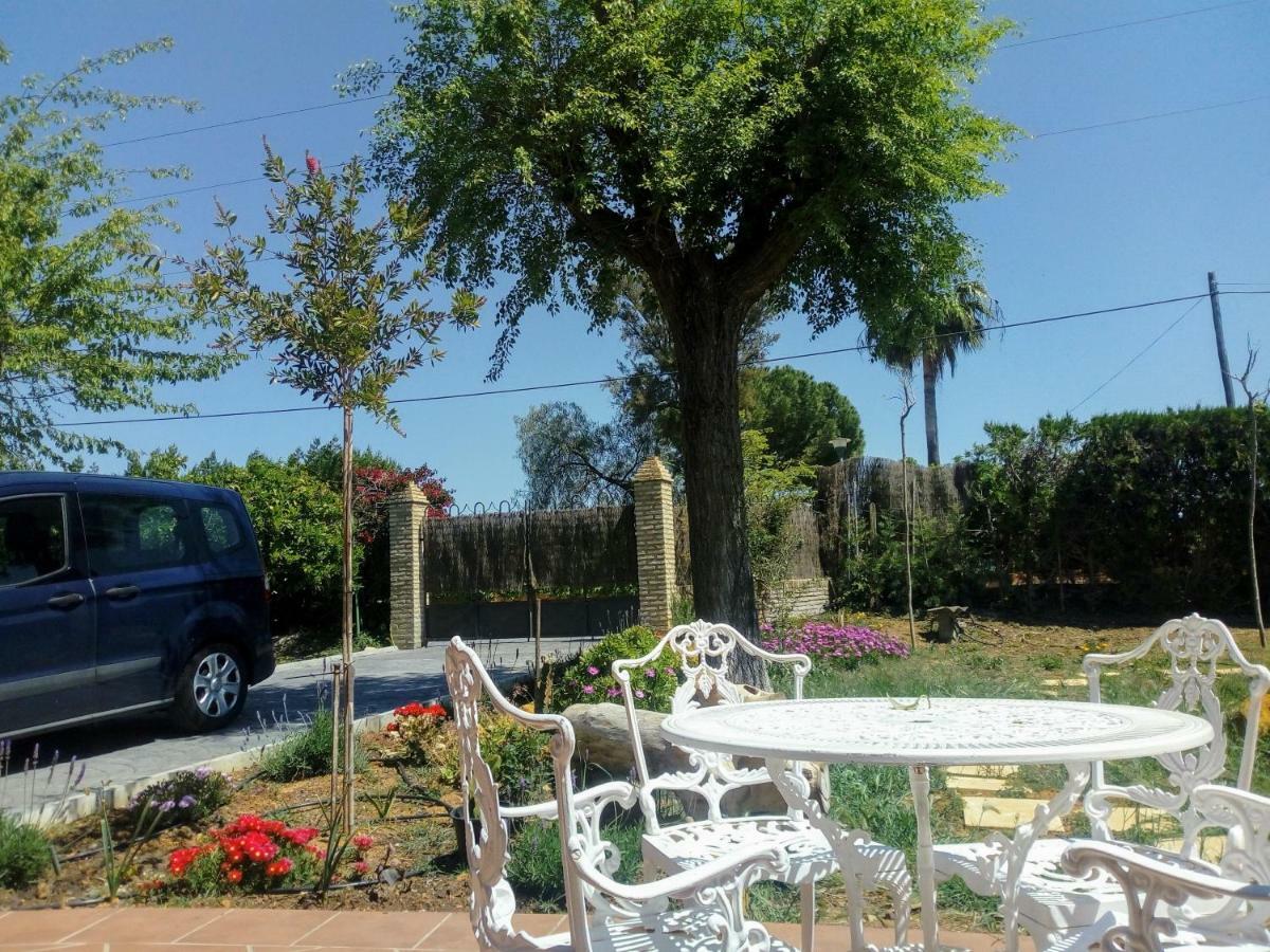 Casa Los Jinetes Кармона Екстериор снимка