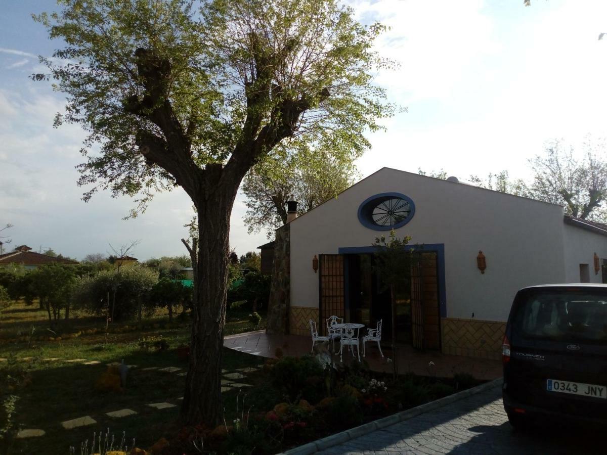 Casa Los Jinetes Кармона Екстериор снимка